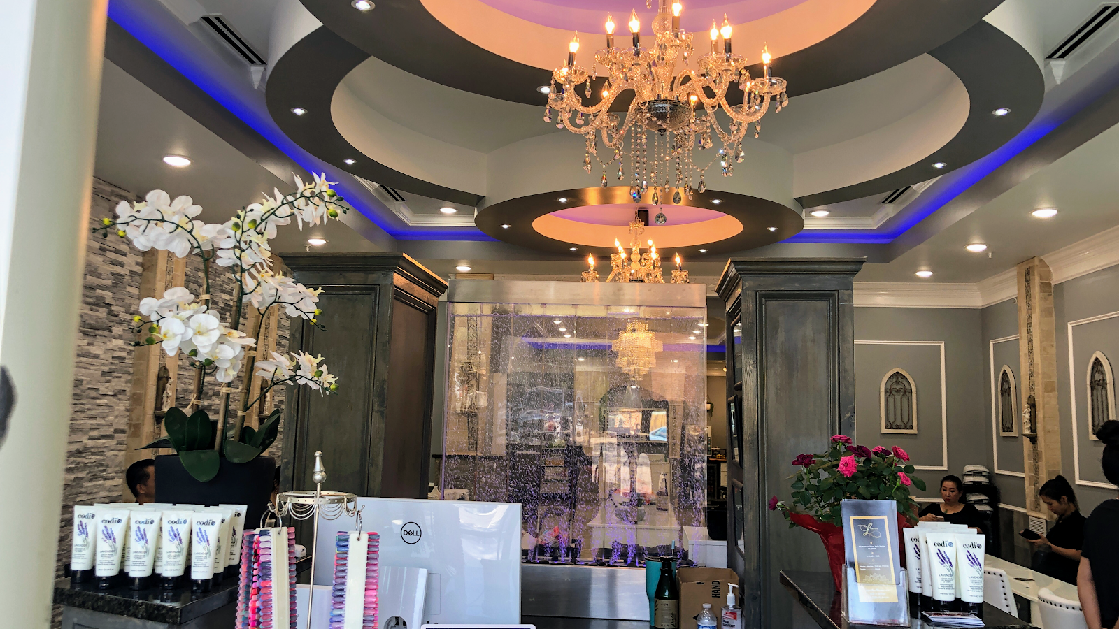 Lavish Nails Spa logo
