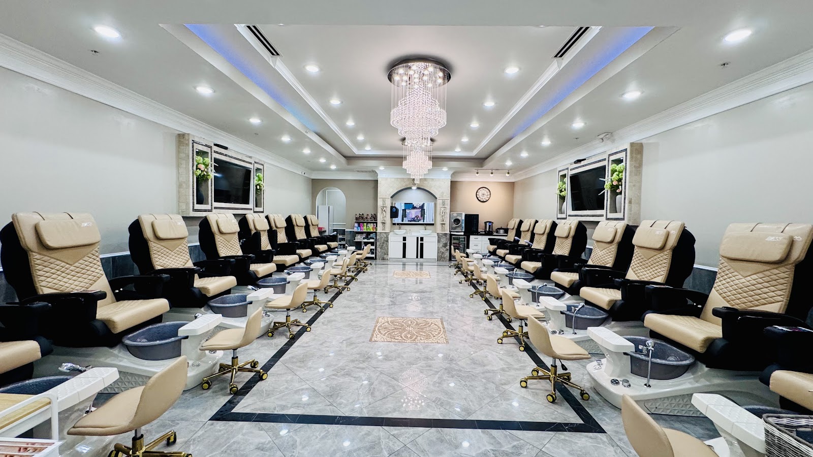 Lavish Nails Spa nail photo 1
